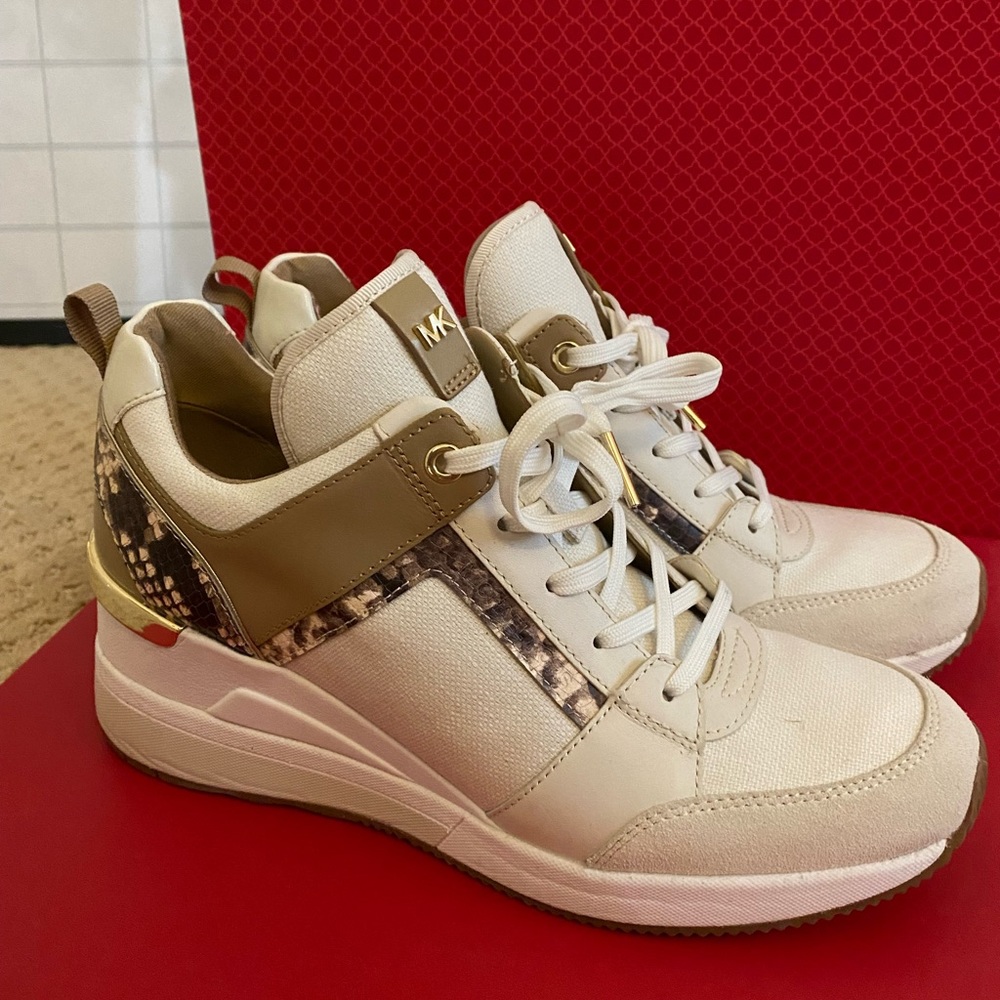 michael kors sneaker.